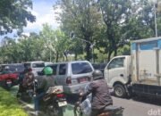 **Guru Demo Blokir Jalan Medan Merdeka Selatan, Lalin Jakpus Macet Total**