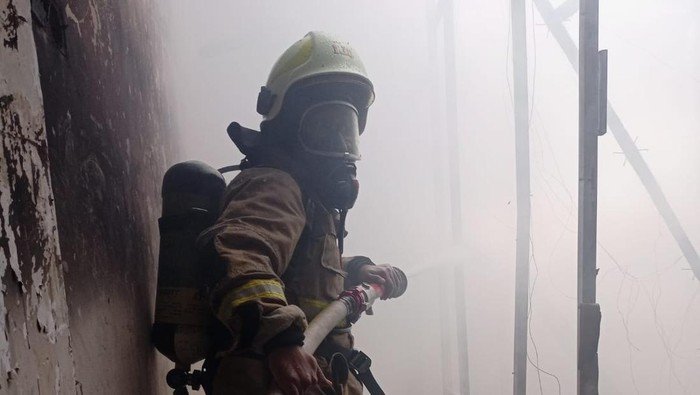 Kebakaran Mes Ruko Bakso di Jakpus Akibat Korslet, Kerugian Rp 200 Juta - Update 1