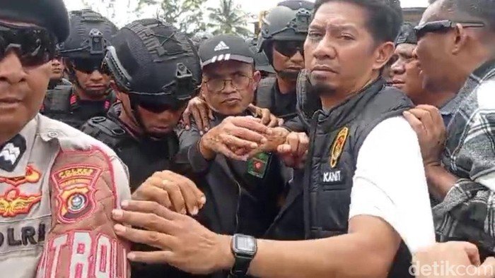 Ketua PN Kendari Terpaksa Dievakuasi, Nyaris Diamuk Massa Saat Konstatering Lahan