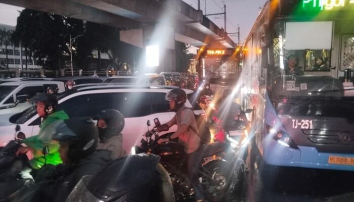 Rute TransJ Blok M-Duren Tiga via Bangka Disetop, Warga Buntu!