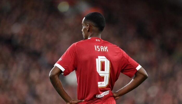 Isak Bapuk di Liverpool, Penggantinya di Newcastle Malah Gacor: Kisah Transfer yang Membuat Gebrak!