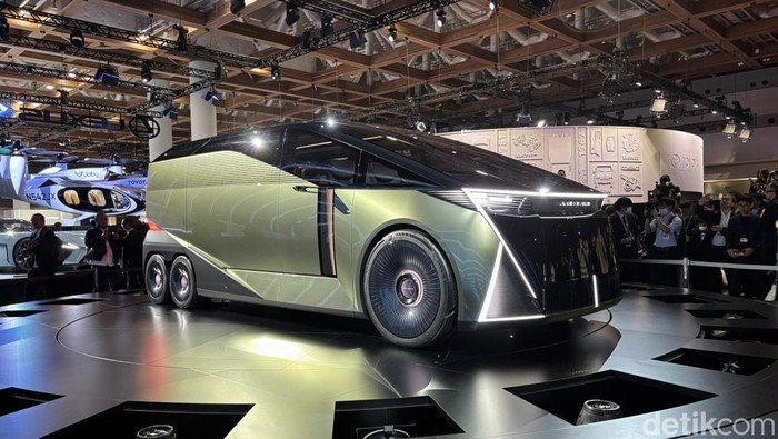 **Mewah! Lexus Pamer Mobil sampai Kapal untuk Para Sultan**