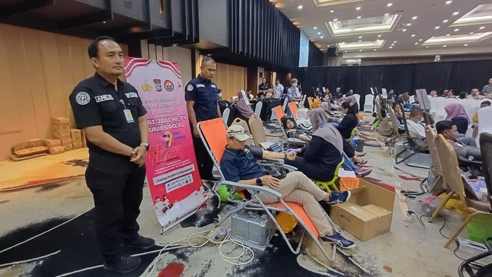 Polresta Pekanbaru Ajak Warganya Donor Darah untuk HUT Humas Polri