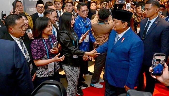 Prabowo Tiba di Gyeongju Korsel, Disambut Pelajar-Pekerja Indonesia dengan Antusias