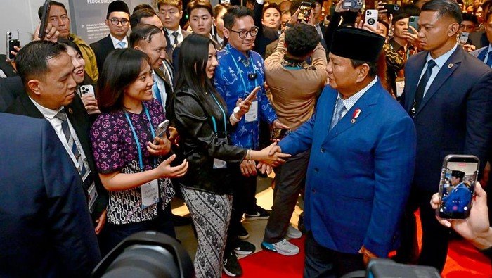 Prabowo Tiba di Gyeongju Korsel, Disambut Pelajar-Pekerja Indonesia dengan Antusias