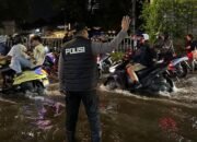 Krisis Lalin di Jalan Tendean, Kapolsek Mampang Aksi Nyata Atasi Banjir!