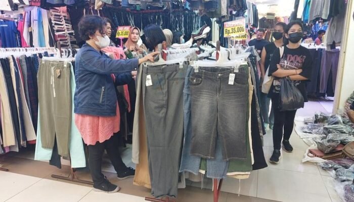 Gawat! RI Kebanjiran Baju Bekas Impor – Update 1