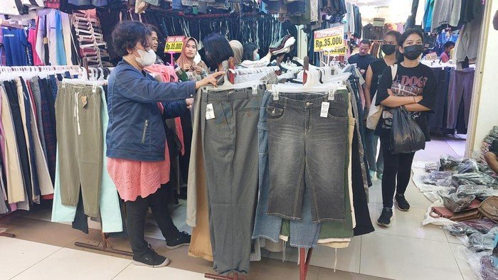 Gawat! RI Kebanjiran Baju Bekas Impor - Update 1