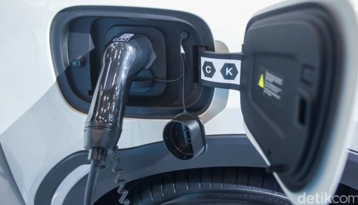 “Mobil Listrik Dinilai Belum Bisa Gantikan Mesin Konvensional: Apakah industri Otomotif Siap Menyongsong Era Tanpa Bensin?”