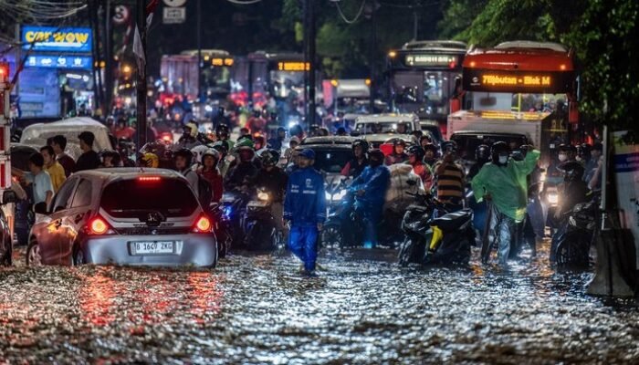 Banjir Datang, Siapakah yang Harus Merelokasi? Tips Hadapi Banjir: Sebelum, Saat dan Sesudah