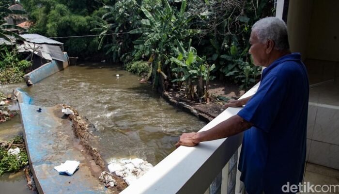 Tanggul Baswedan di Jatipadang Jebol, Sementara Ditambal Karung Pasir – Update 1