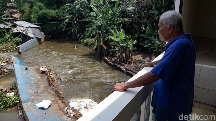 Tanggul Baswedan di Jatipadang Jebol, Sementara Ditambal Karung Pasir - Update 1