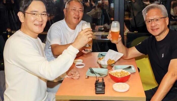 Ketiga Raksasa Bisnis Ini Malah Nongkrong Bareng Makan Ayam Goreng, Kenapa?