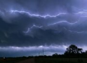 Hujan Guyur Jakarta, Waspada Banjir dan Pohon Tumbang! – Update 1