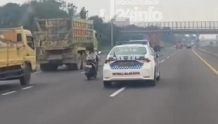 Viral Pemotor Wanita Masuk Tol Japek dan Dikejar Mobil Polisi, Ternyata ODGJ – Update 3