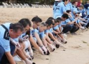 “Aspira Genap 25 Tahun, Luncurkan 165 Tukik ke Laut Nusa Dua Bali: Inovasi Ekslusif untuk Generasi Masa Depan”