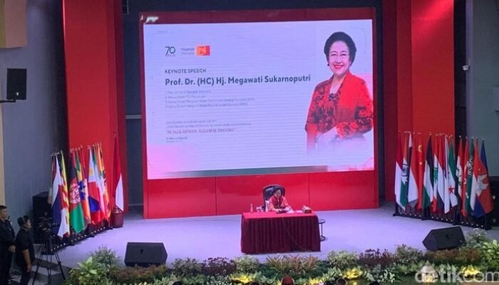 Megawati Menangis, Ajak Dunia Berpusat pada Manusia di Blitar