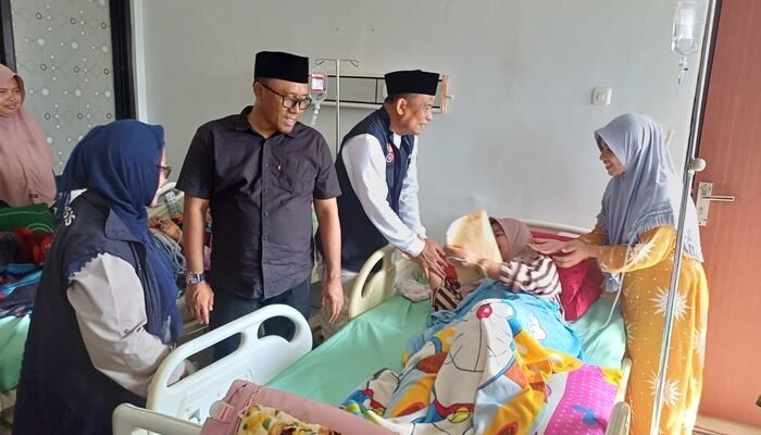 Kemensos Salurkan Santunan Korban Robohnya Atap Ponpes di Situbondo – Update 1