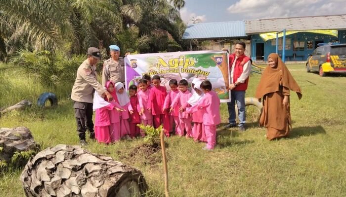 Tanam Peduli Lingkungan Sejak Dini, Polisi Edukasi Green Policing di TK Dumai: Masa Depan yang Lebih Hijau!