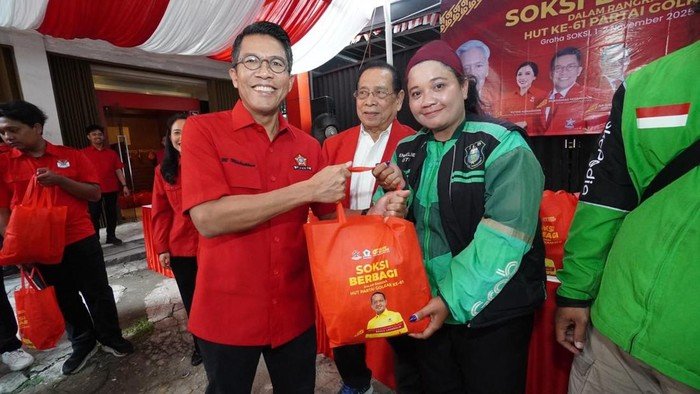 Dekatkan Golkar dan Rakyat, SOKSI Bagikan Sembako ke Sopir Ojek di Jakarta - Update 3