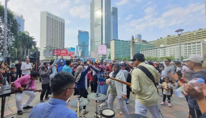 **Orkes Dangdut Meriahkan CFD Bundaran HI, Warga Olahraga Sambil Joget Bareng**