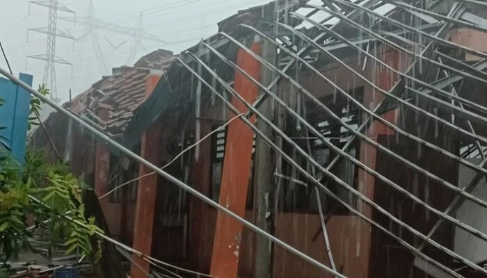 5 Siswa SMKN 1 Gunung Putri Tetap Dirawat di RS Setelah Atap Ambruk Saat Hujan