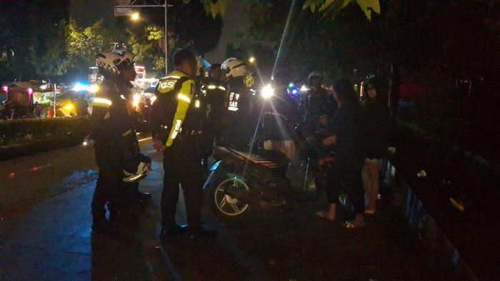 Polisi Patroli Cegah Tawuran-Balap Liar di Bogor, Remaja Nongkrong Dibubarkan - Update 1