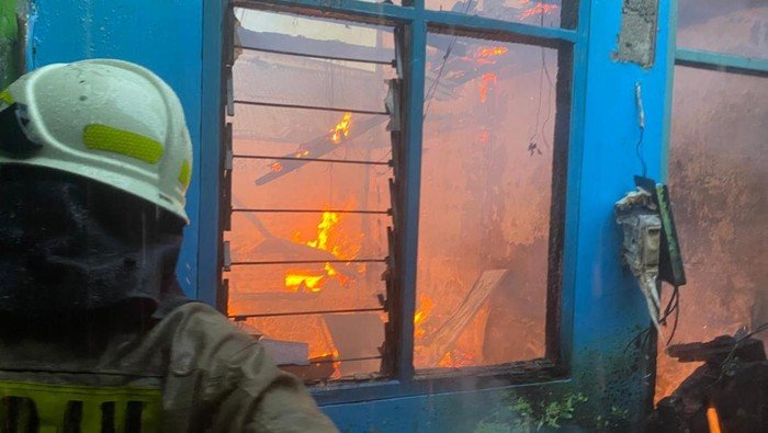 Warga Jaktim Jadi Sorotan, 3 Rumah Terbakar karena Kompor