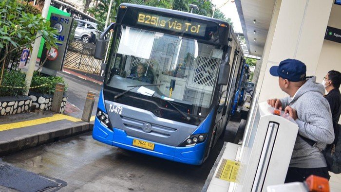 **Tarif Transjakarta Bakal Naik, Dirut Terangkan Alasan Wajar!**