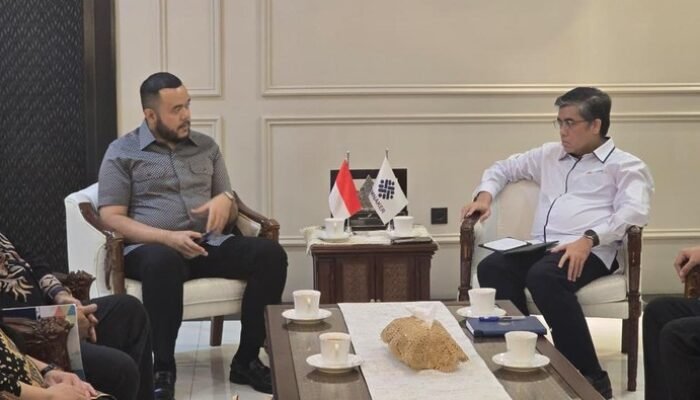 **Wali Kota Padang Temui Menaker, Bicara Pelatihan Jerman untuk Tenaga Kesehatan**