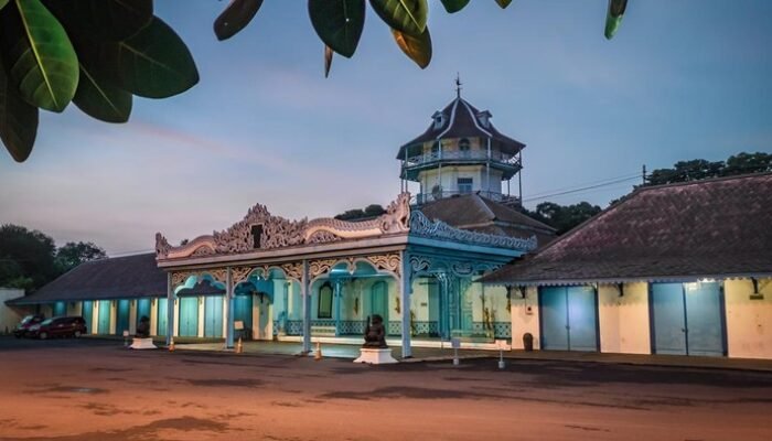 **Raja PB XIII Meninggal Dunia, Wisata Keraton Solo Ditutup Sementara 7 Hari**