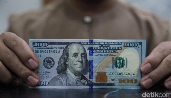 Dolar AS Pagi Ini Menguat ke Rp 16.733, Investasi Menyusut di Tengah Fluktuasi