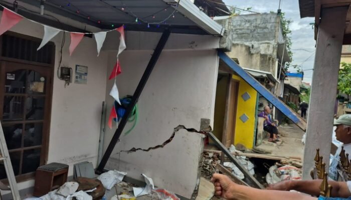**Tanah Amblas di Jaktim: Pemkot Larang Pagar di Atas Drainase, Perbaikan Dalam Proses**