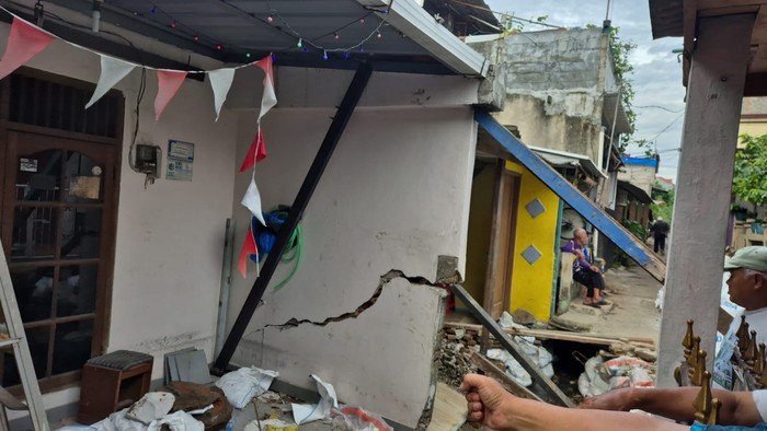 **Tanah Amblas di Jaktim: Pemkot Larang Pagar di Atas Drainase, Perbaikan Dalam Proses**