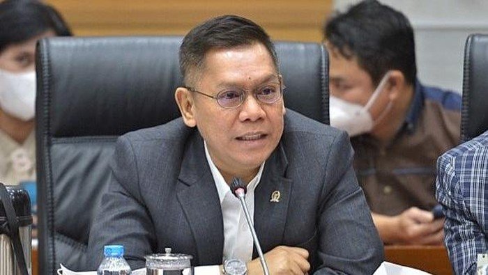 MKD DPR Bersikeras Adies Kadir Siapkan Bahan Lengkap saat Ditemui Wartawan