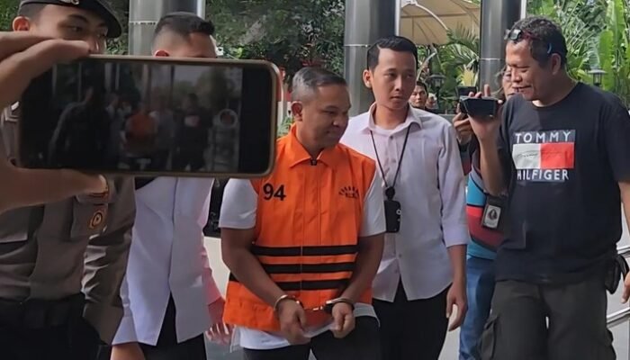 **KPK Tahan Gubernur Riau Abdul Wahid dalam Operasi Tangkap Tangan!**