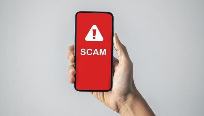 Singapura Gandeng Hukuman cambuk untuk Tersangka Penipuan Online