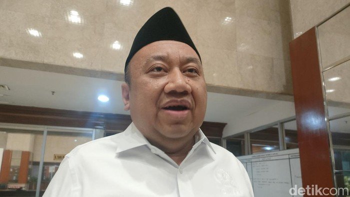 **DPR Dorong Kemdikdasmen Dukung Lulusan SMA dan SMK ke Luar Negeri dengan Anggaran Rp12 Triliun**
