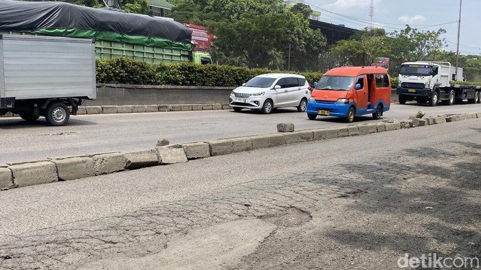 Kondisi Jalan Pantura Semarang Usai Banjir: Aspal Retak hingga Berlubang - Update 1