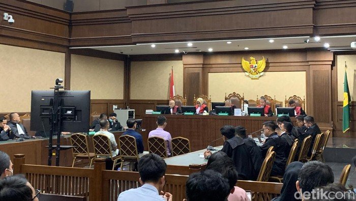 Hakim Tolak Eksepsi Terdakwa, Sidang Minyak Mentah Terus ke Pembuktian