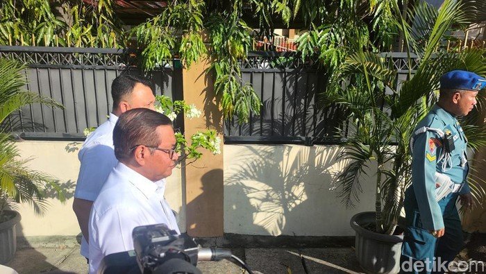 **Pramono Anung Cek Lokasi Ledakan di SMAN 72 Jakarta, Apa yang Ditemukannya?**