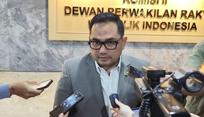“Komisi II DPR Ajak Kepala Daerah Bisa Dapat Insentif PAD, Solusi Anti-Korupsi?!”