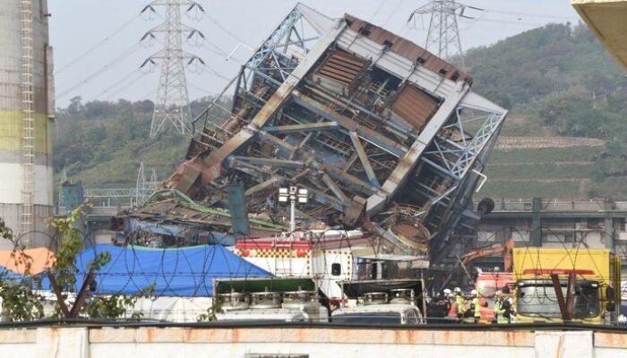 Kecelakaan Mengerikan di Korsel: Menara 60 Meter Runtuh, 3 Jiwa Hilang