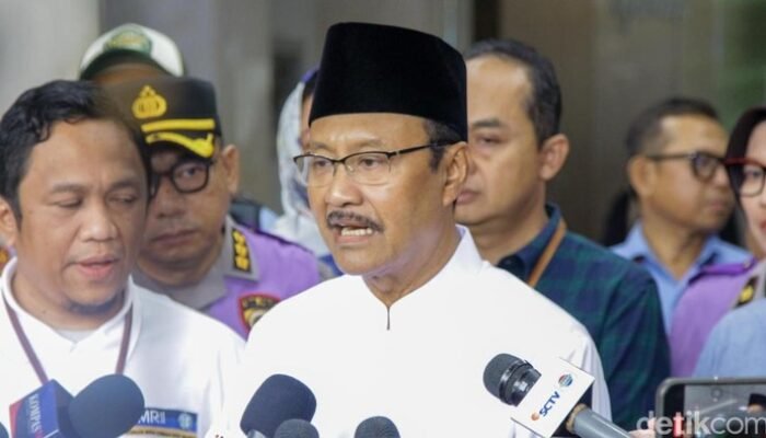 “49 Nama Calon Pahlawan Nasional yang Dikirim ke Prabowo, Termasuk Soeharto-Marsinah: Apa yang Terjadi?”