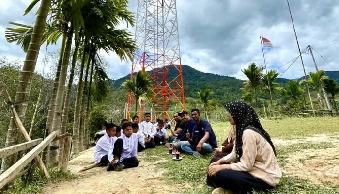 “Sinyal Harapan: Andre Rosiade Bersyukur atas Penyalaan BTS Telkomsel di Garabak Data”