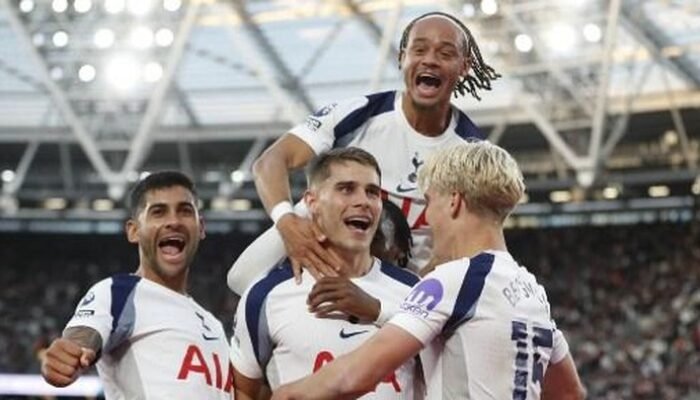 MU Tak Terkalahkan! Amorim Bersorak, Frank Kecewa di Menit Akhir