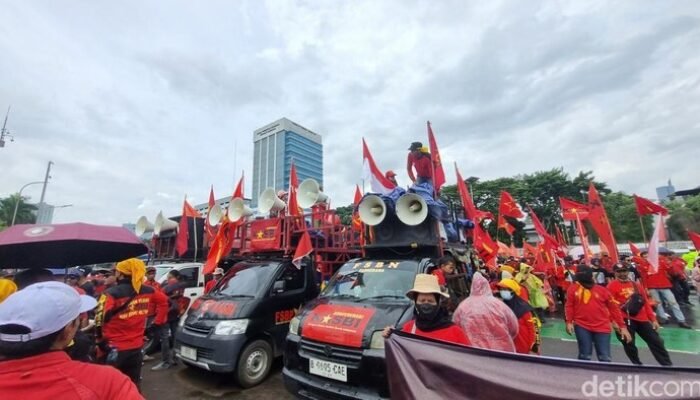 “Buruh Tolak Usulan UMP 2026 Pemerintah & Pengusaha, Minta Naik 10,5! Akan Ada Perubahan Besar di Dunia Kerja?”