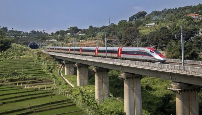 Subsidi Kereta Cepat: Solusi atau Penambah Utang?