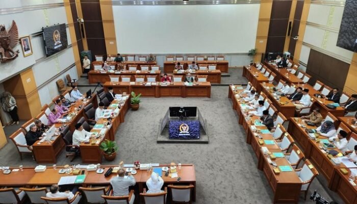 Menag Jelaskan Alasan Membentuk Ditjen Pesantren, Ini Penjelasannya di Komisi VIII DPR!