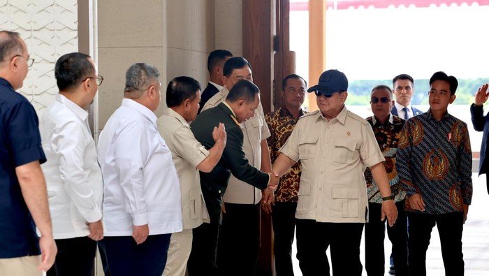 **Prabowo Tunda Perjalanan ke Sydney, Apa yang Dibahas dalam Rapat Investasi 2 Jam?**